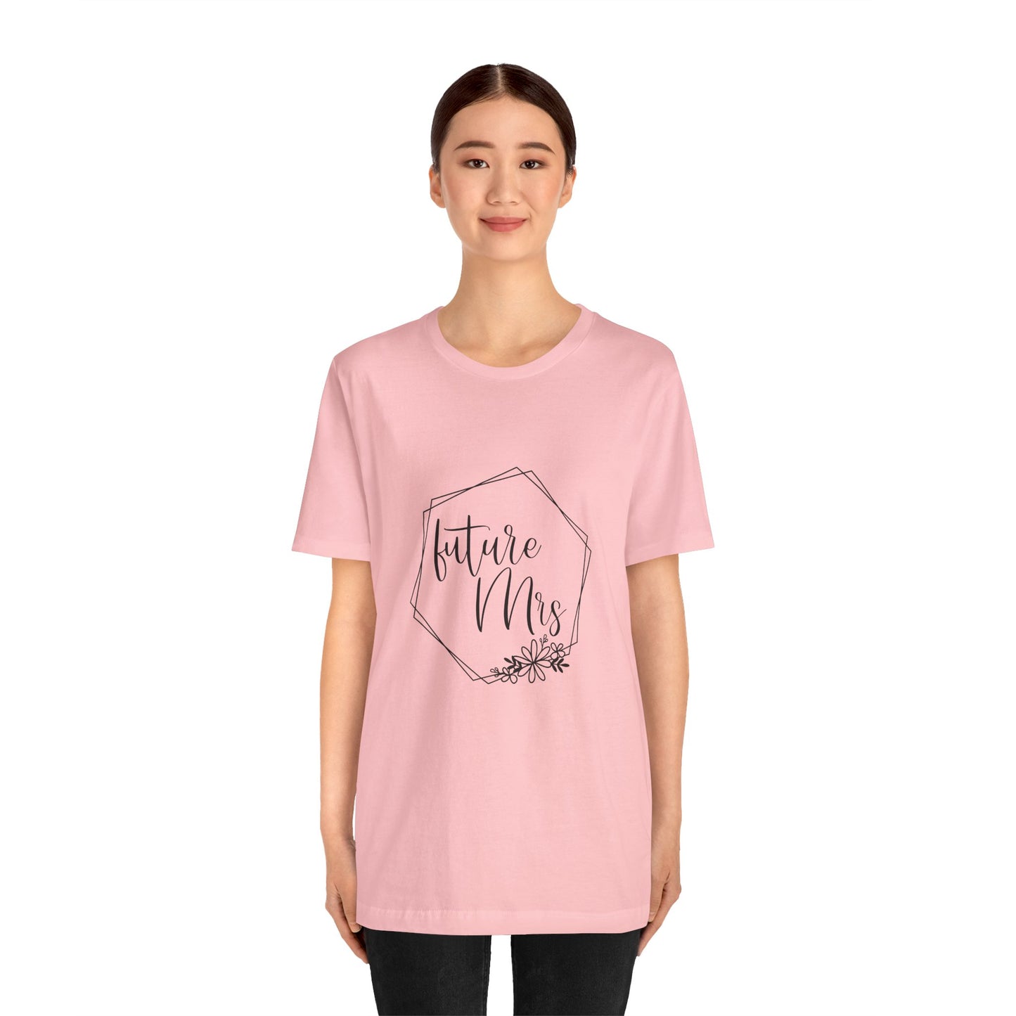 Future Mrs Shirt, Bride T-shirt, Bride Daisy Flowers Shirt, Wedding Shirt, Bride Tee, Bridal Shower Shirt, Gift Shirt for Bride