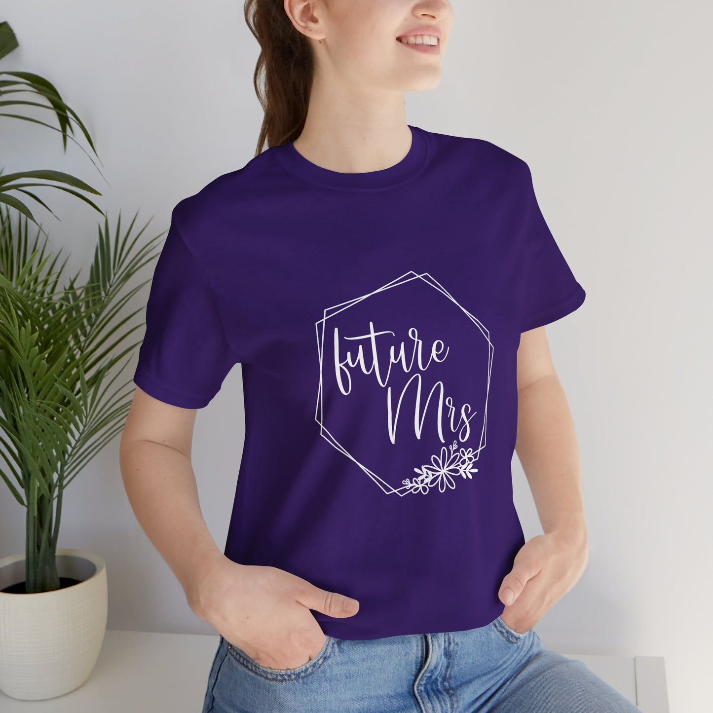 Future Mrs Shirt, Bride T-shirt, Bride Daisy Flowers Shirt, Wedding Shirt, Bride Tee, Bridal Shower Shirt, Gift Shirt for Bride