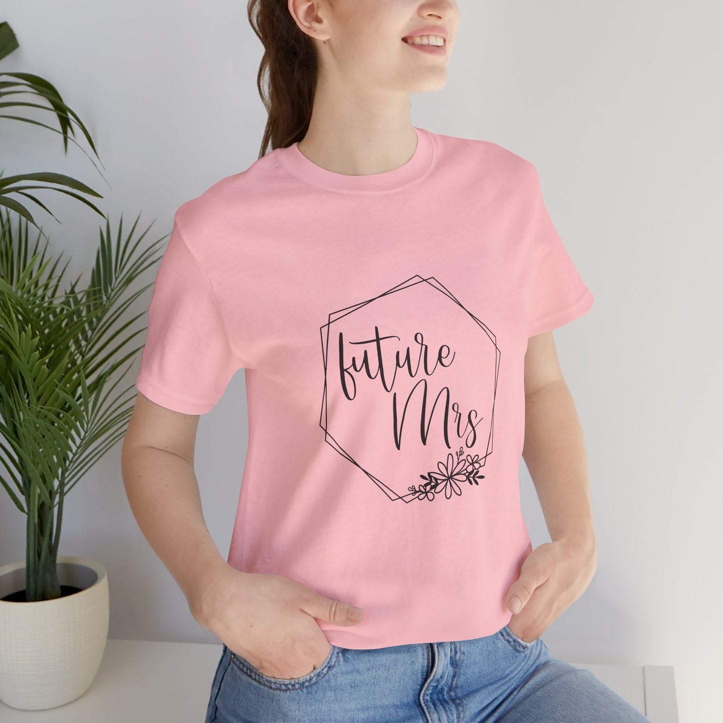 Future Mrs Shirt, Bride T-shirt, Bride Daisy Flowers Shirt, Wedding Shirt, Bride Tee, Bridal Shower Shirt, Gift Shirt for Bride