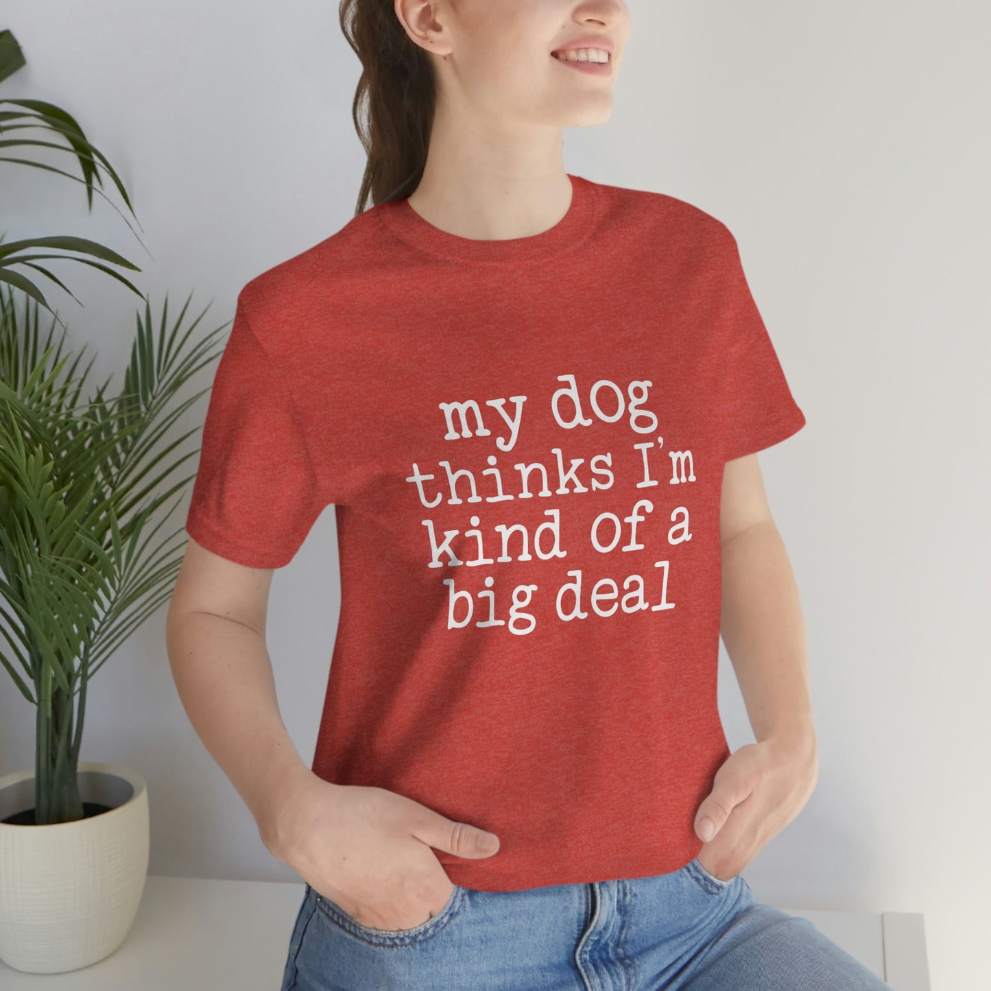 Lustiges Hunde Zitat Shirt, Hunde Spruch Shirt, Hunde Mama T-Shirt, Hundebesitzer T-Shirt, Haustier Liebhaber Shirt, Mein Hund denkt, ich bin eine Art große Sache Shirt