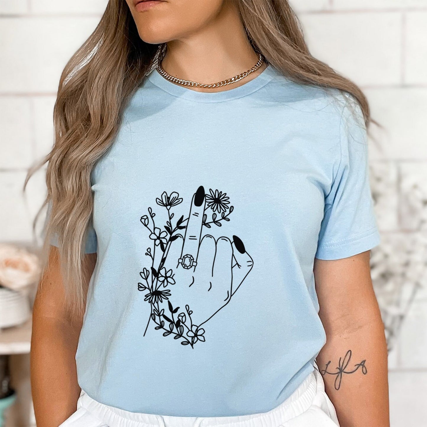 Braut T-Shirt, Ringfinger Shirt, Florales Hochzeitsshirt, Braut T-Shirt, Wildblumen T-Shirt, Geschenk Shirt für Braut, Junggesellenabschied Shirt