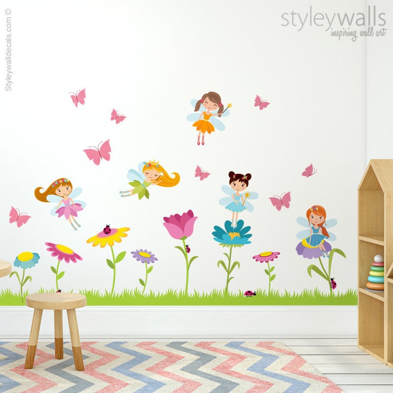 Autocollant mural de fées, autocollant mural de fées, autocollant mural de fleurs, autocollant mural de fleurs de jardin, papillons coccinelles, décoration murale de chambre de fille