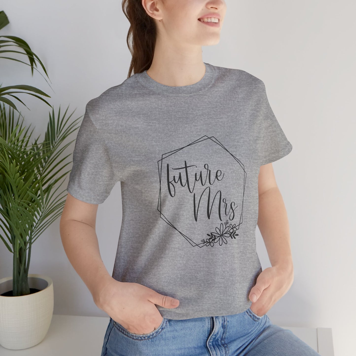 Future Mrs Shirt, Bride T-shirt, Bride Daisy Flowers Shirt, Wedding Shirt, Bride Tee, Bridal Shower Shirt, Gift Shirt for Bride