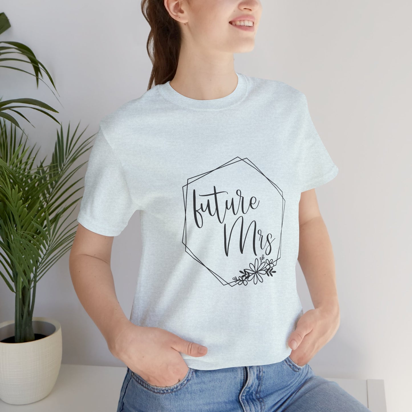 Future Mrs Shirt, Bride T-shirt, Bride Daisy Flowers Shirt, Wedding Shirt, Bride Tee, Bridal Shower Shirt, Gift Shirt for Bride