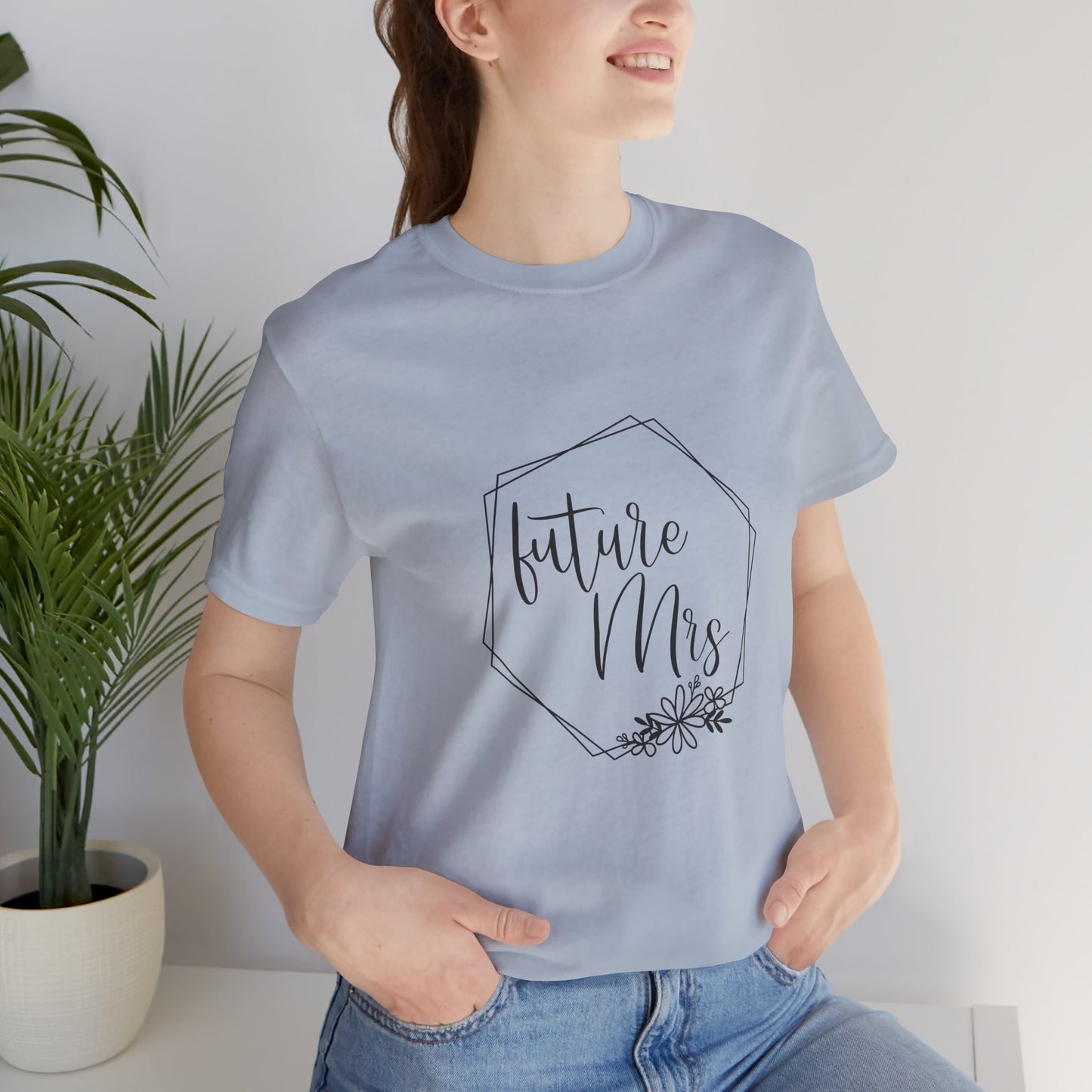 Future Mrs Shirt, Bride T-shirt, Bride Daisy Flowers Shirt, Wedding Shirt, Bride Tee, Bridal Shower Shirt, Gift Shirt for Bride