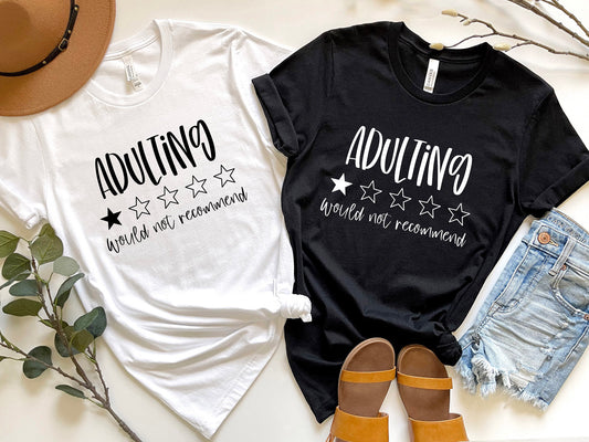 Adulting T-Shirt, Adulting Review Stars T-Shirt, Lustiges Spruch Shirt, T-Shirt mit Spruch, Lustiges Frauen Shirt, Geschenk für Mama und Papa