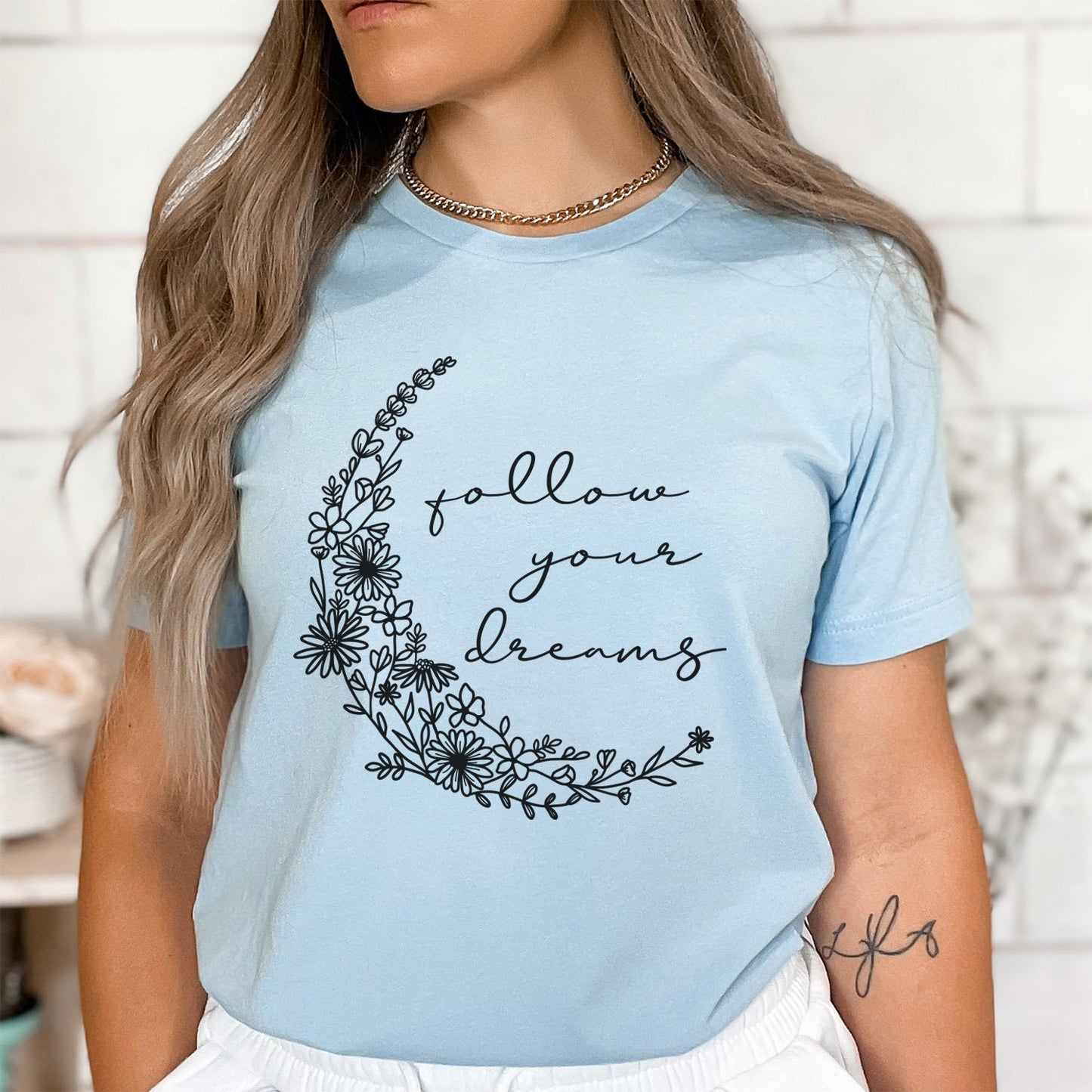 Follow Your Dreams Halbmond Blumen T-Shirt, Boho T-Shirt, Inspirierendes T-Shirt, Boho T-Shirt, Florales T-Shirt, Geschenk-Shirt für Sie