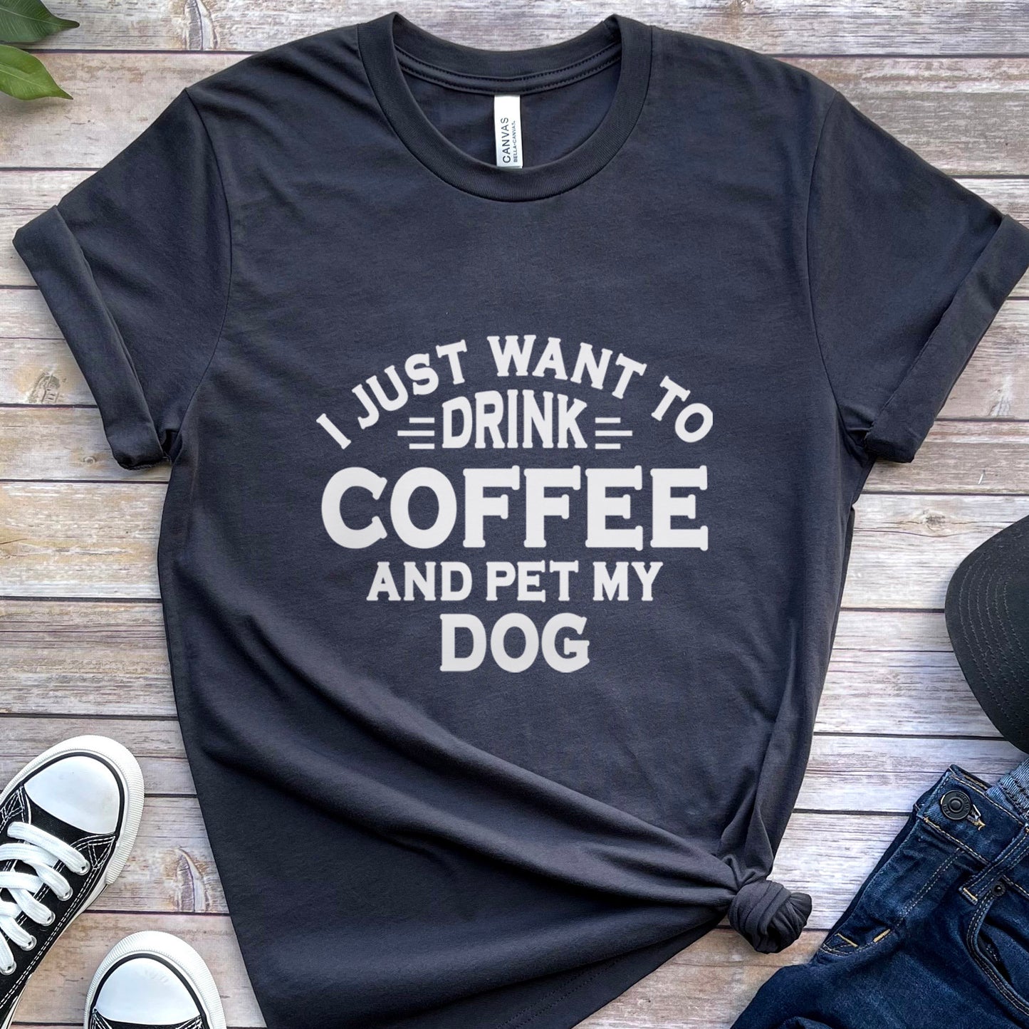 Trinke Kaffee und streichle meinen Hund T-Shirt, Hundebesitzer T-Shirt, Shirt mit Spruch, Lustiges Hunde Zitat Shirt, Hunde Spruch Shirt, Geschenk Shirt für Tierliebhaber