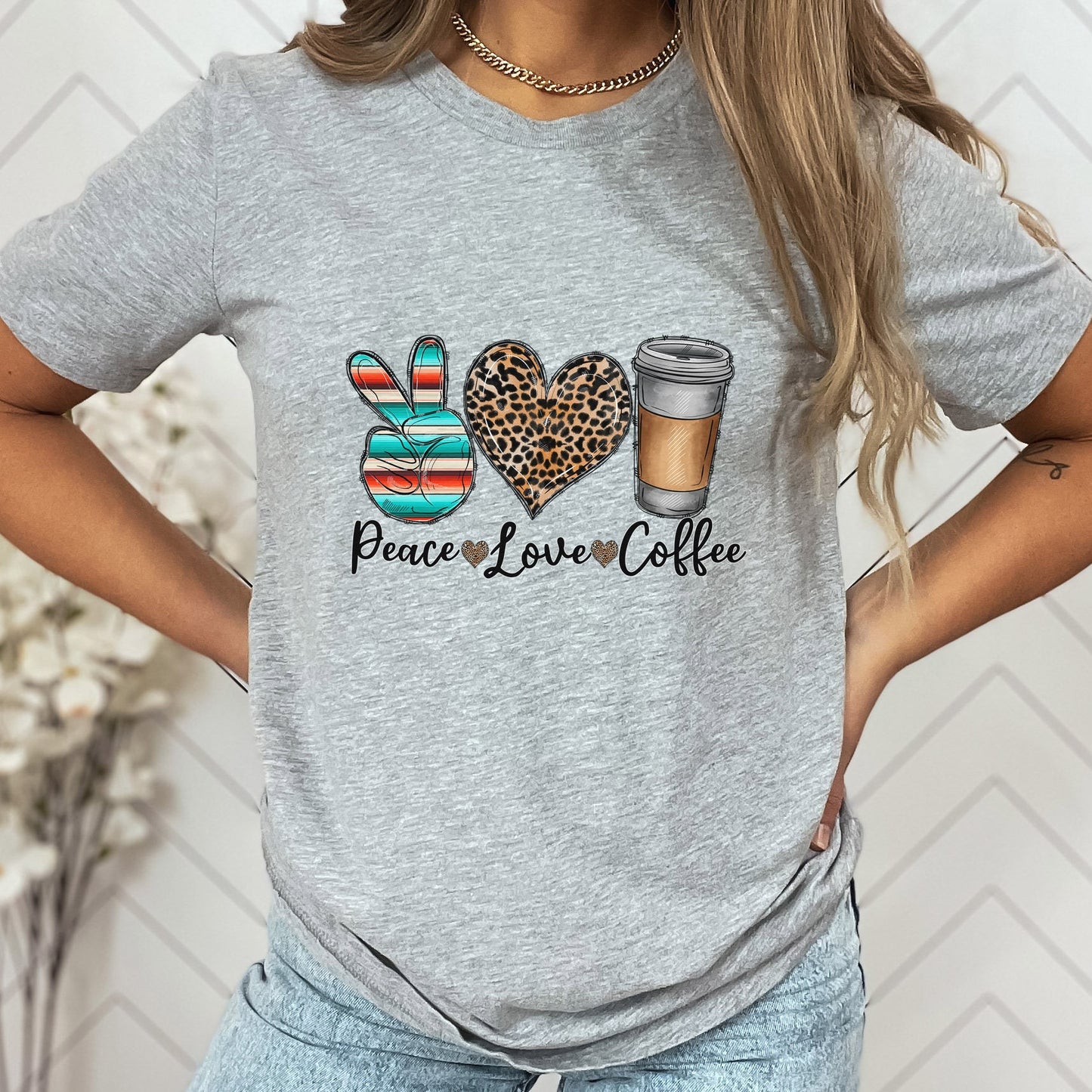 Peace Love Coffee Shirt, Kaffee T-Shirt, Kaffee Liebhaber Shirt, Inspirierendes T-Shirt, Geschenk Shirt für Sie, Kaffee Geschenk Shirt