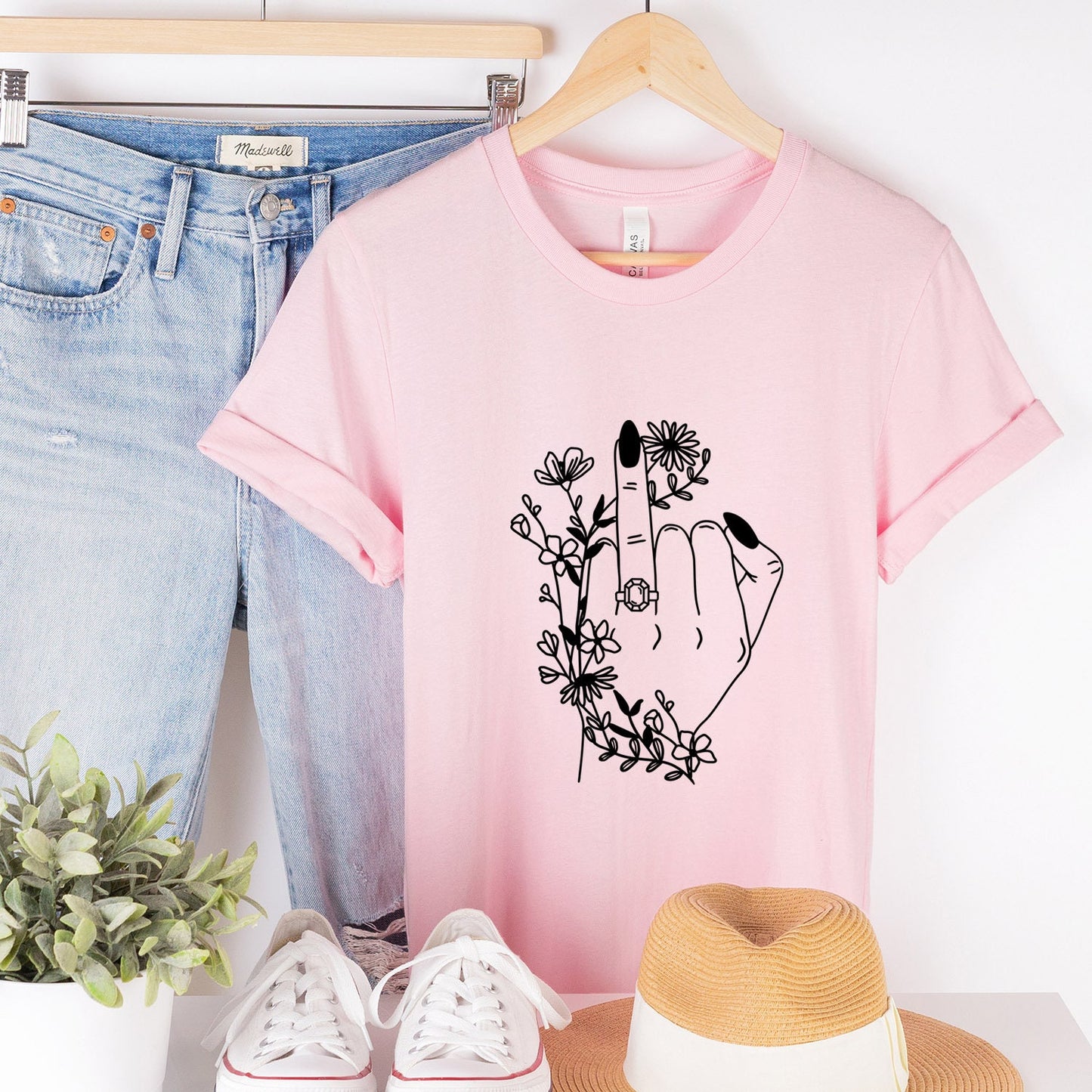 Braut T-Shirt, Ringfinger Shirt, Florales Hochzeitsshirt, Braut T-Shirt, Wildblumen T-Shirt, Geschenk Shirt für Braut, Junggesellenabschied Shirt