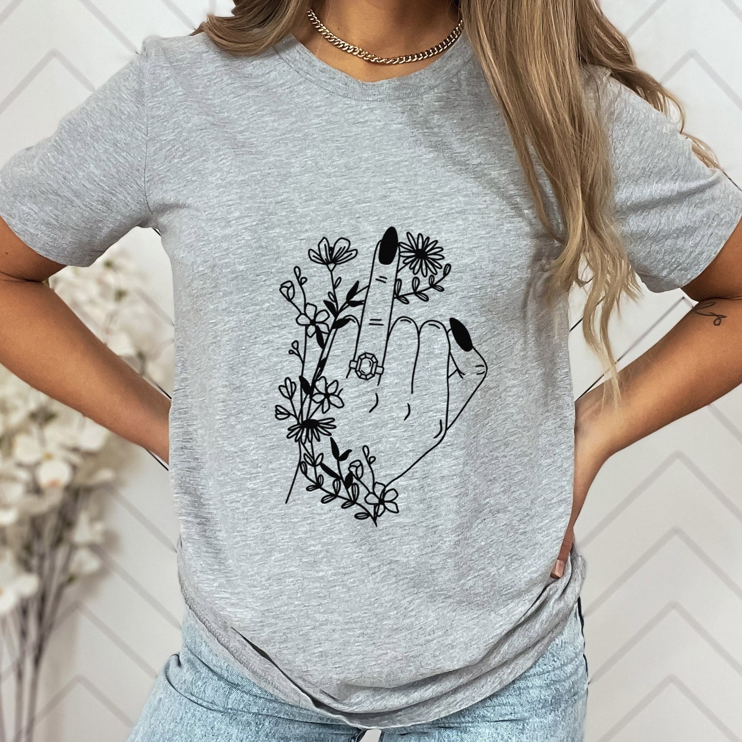 Braut T-Shirt, Ringfinger Shirt, Florales Hochzeitsshirt, Braut T-Shirt, Wildblumen T-Shirt, Geschenk Shirt für Braut, Junggesellenabschied Shirt