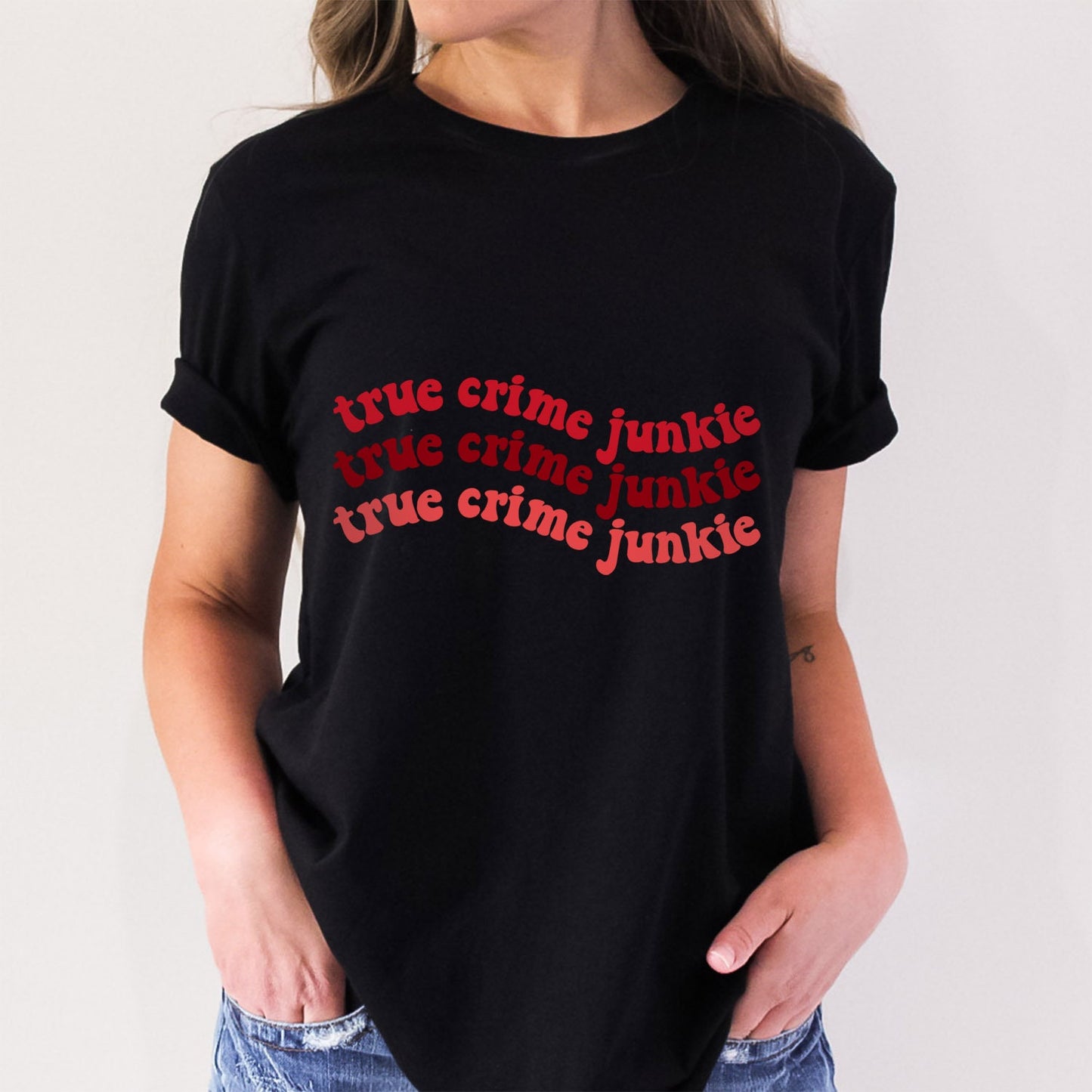 True Crime Junkie T-Shirt, True Crime Shirt, Lustige Shirts, Mörder T-Shirt, Krimi Filme Shirt, Geschenk T-Shirt, Filmserie Geschenke