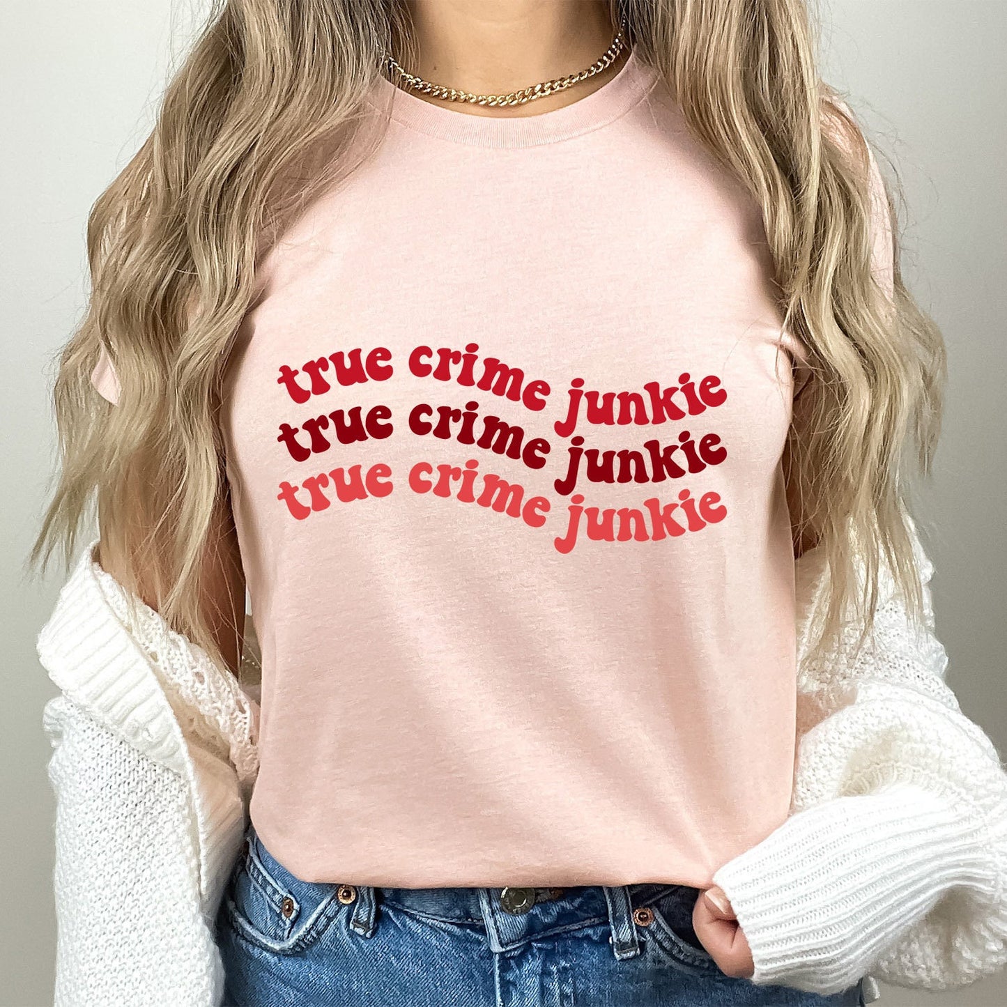 True Crime Junkie T-Shirt, True Crime Shirt, Lustige Shirts, Mörder T-Shirt, Krimi Filme Shirt, Geschenk T-Shirt, Filmserie Geschenke