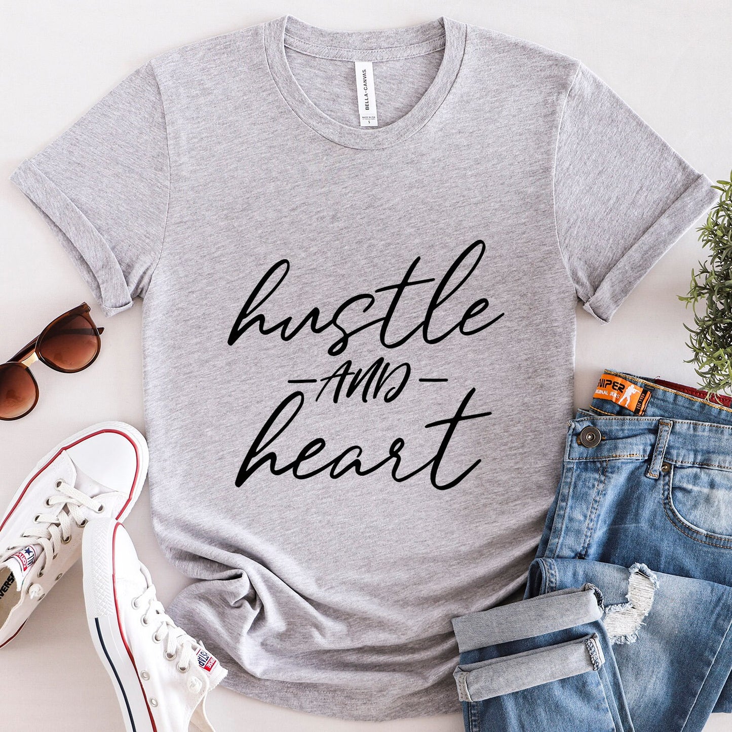 T-shirt Boss Mom, chemise Hustle and Heart, chemise Mama, chemise cadeau maman, cadeau pour maman, t-shirt Boss Mom Life, chemise femme d'affaires