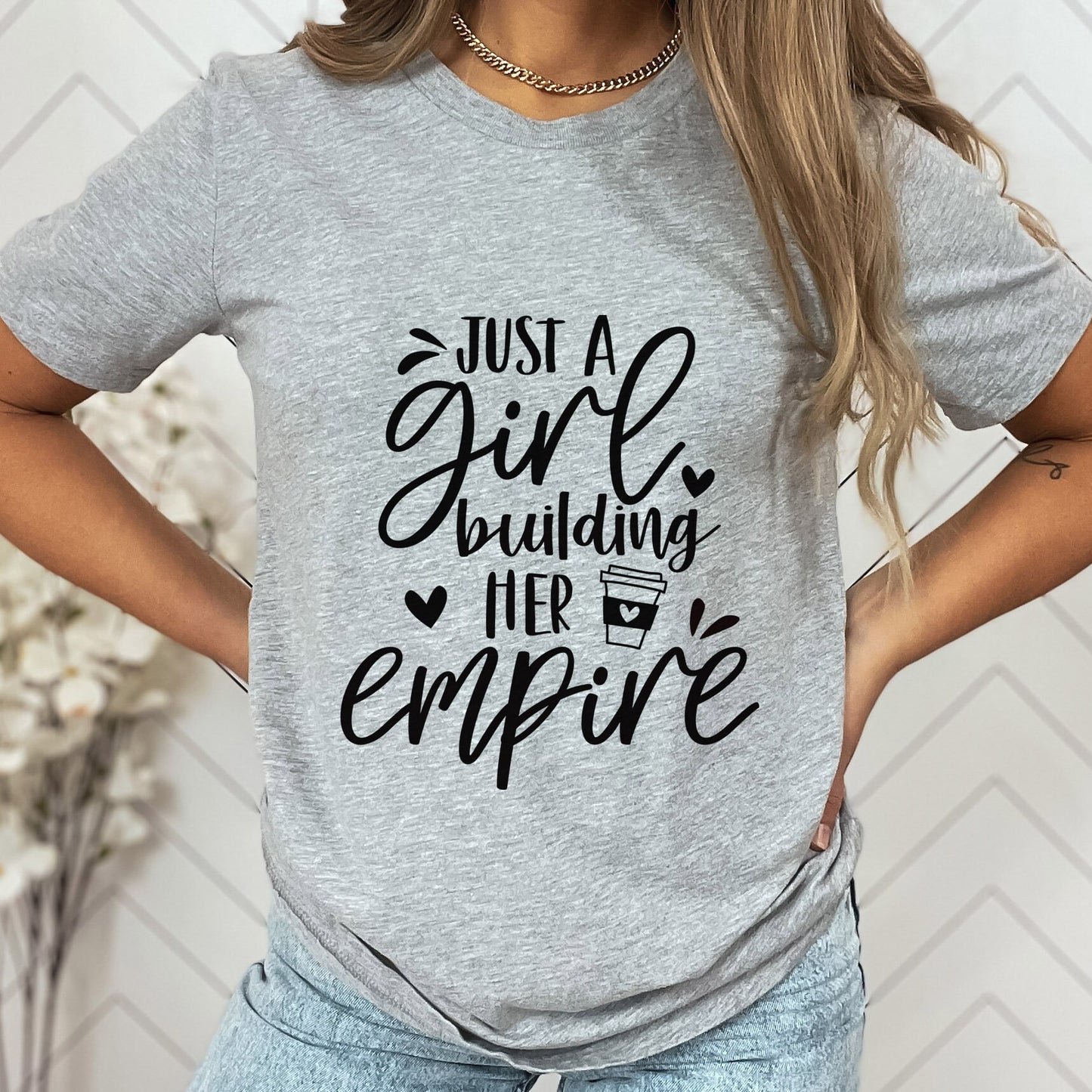 Just a Girl Building Her Empire Shirt, Boss Mom Shirt, Business Frau, Mama Shirt, Mama Geschenk Shirt, Geschenk für Mama, Boss Mom Life T-Shirt