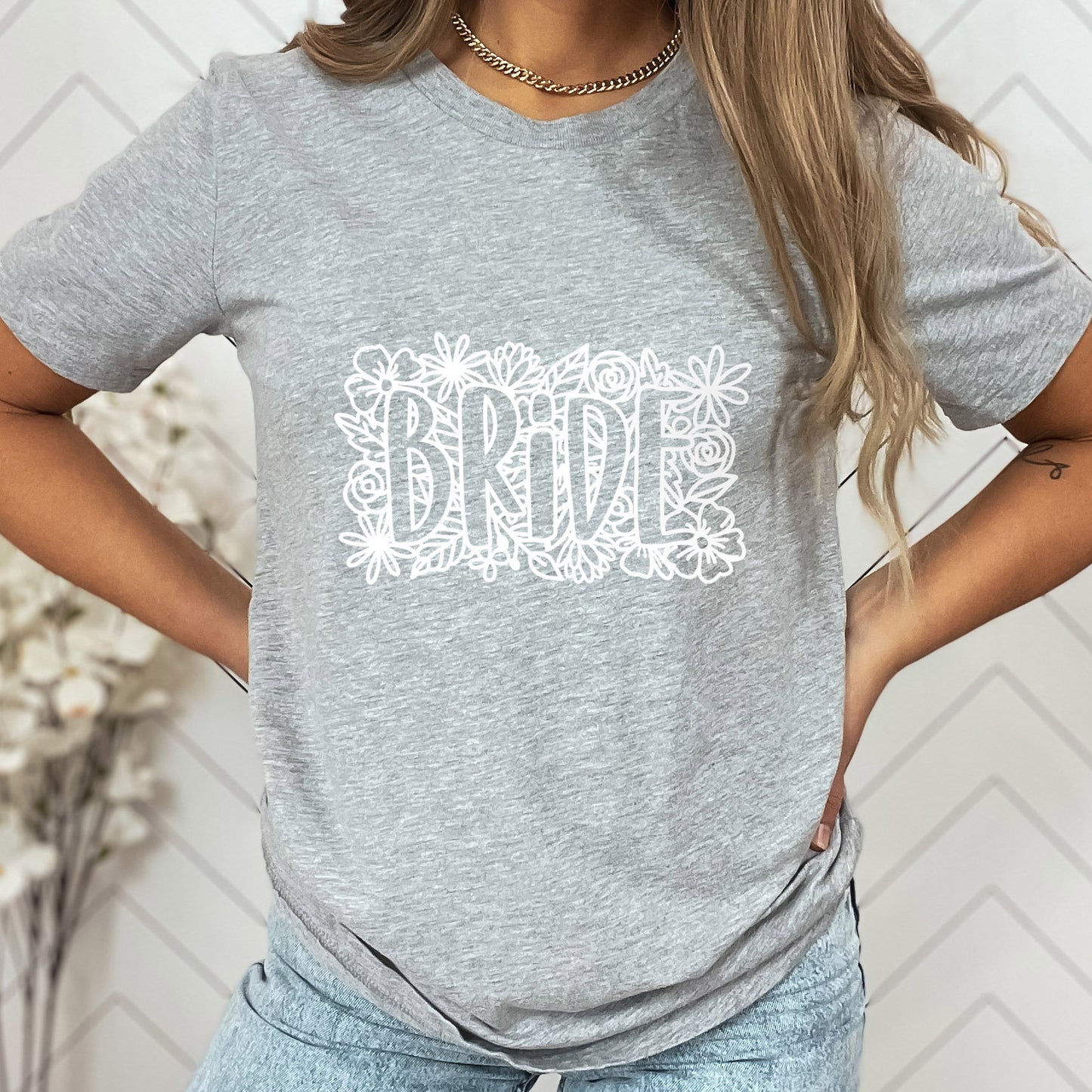 Florales Braut T-Shirt, Braut Blumen Shirt, Hochzeits Shirt, Braut T-Shirt, Braut Shower Shirt, Geschenk Shirt für Braut, Junggesellinnenabschied Shirt