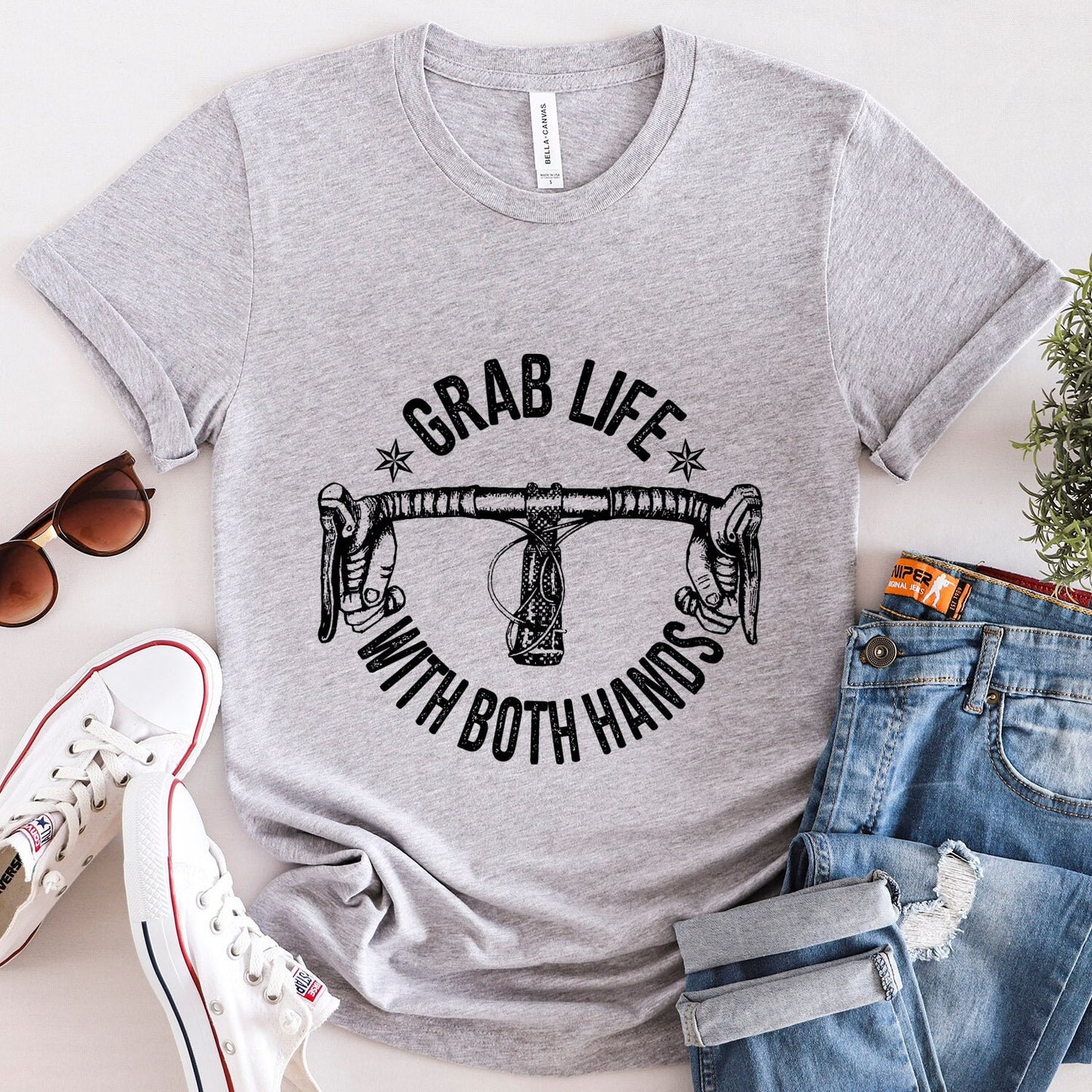 Biker Shirt, Grab Life with Both Hands T-Shirt, Inspirierendes T-Shirt, Lifestyle Zitat Shirt, Traveler Shirt, Naturliebhaber T-Shirt