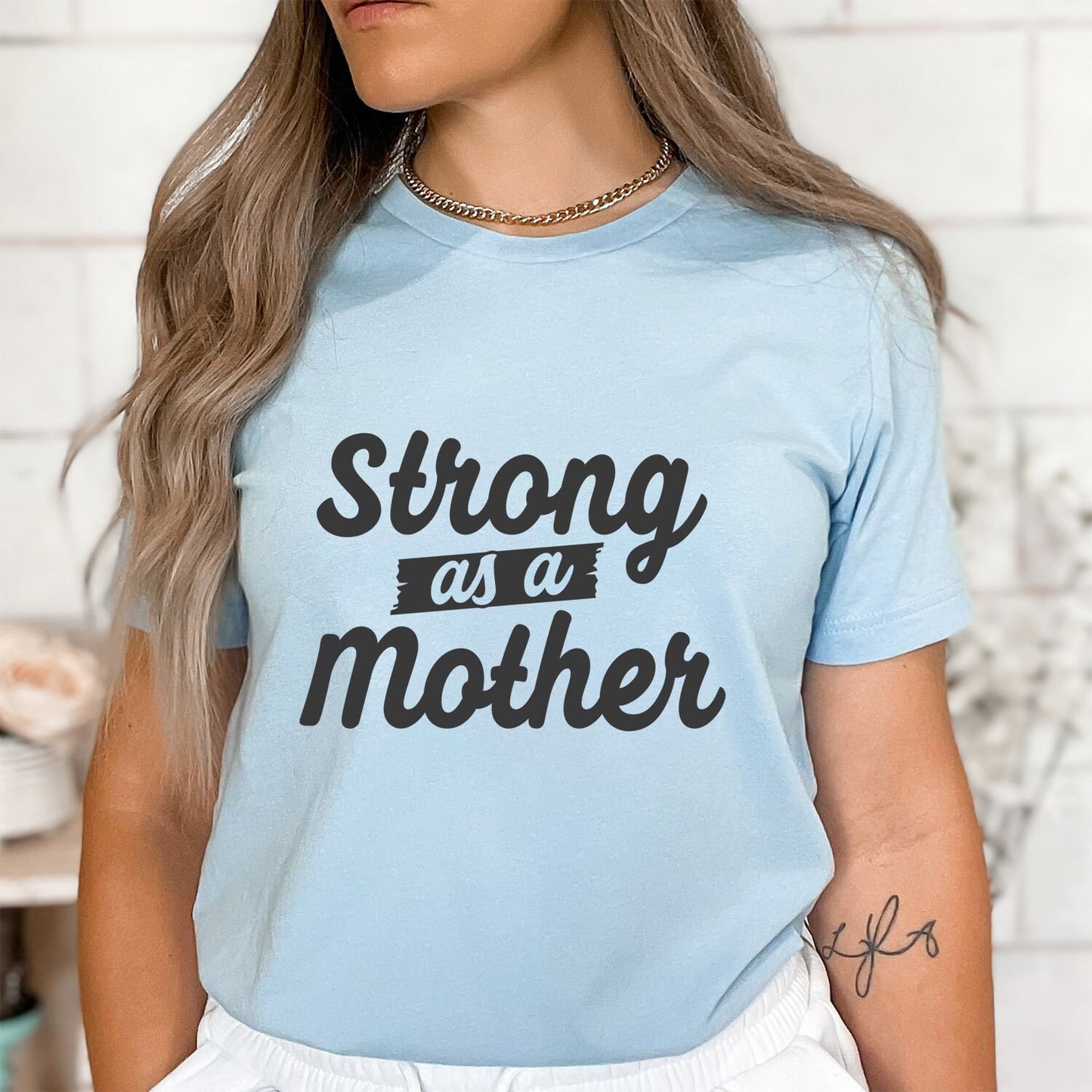 Stark als Mutter T-Shirt, Mom Life T-Shirt, Geschenk Shirt für Mama, Muttertagsgeschenk Shirt, Shirt für Mütter, Lustiges Eltern Shirt