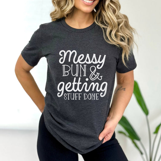 Lustiges Mama T-Shirt, Mom Getting Stuff Done T-Shirt, Geschenk Shirt für Mütter, Muttertagsgeschenk Shirt, Eltern Shirt, Mom Life Shirt