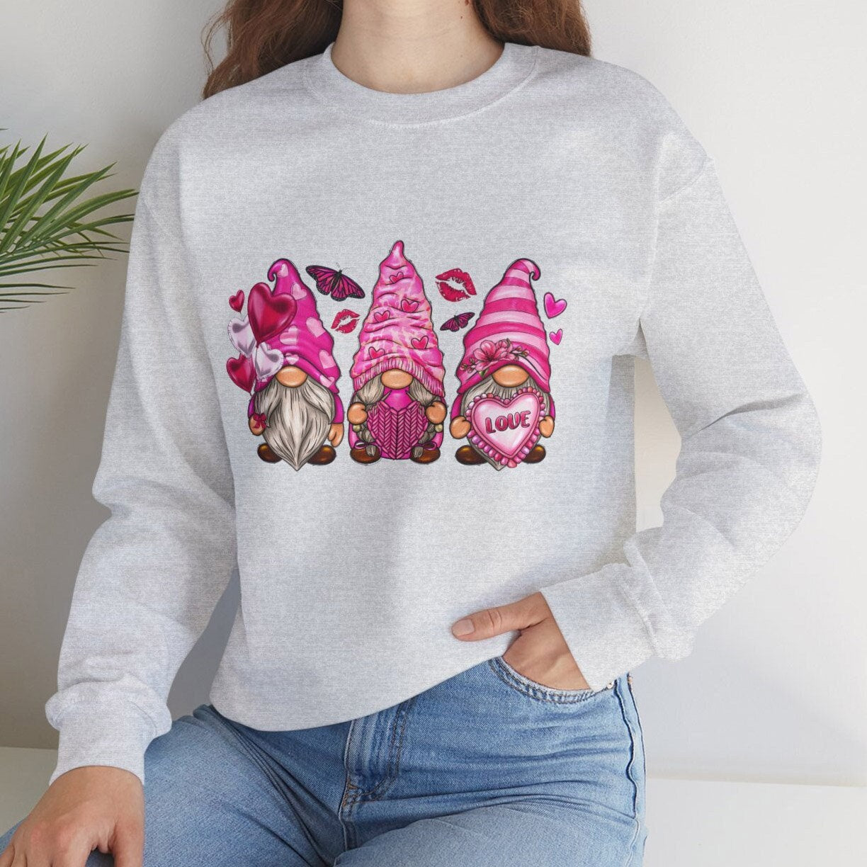 Valentinstag Gnome Sweatshirt, Valentinstag Langarm Gnome Shirt, Valentinstag Gnome mit Herz Shirt, Süßes Gnome Geschenk Shirt