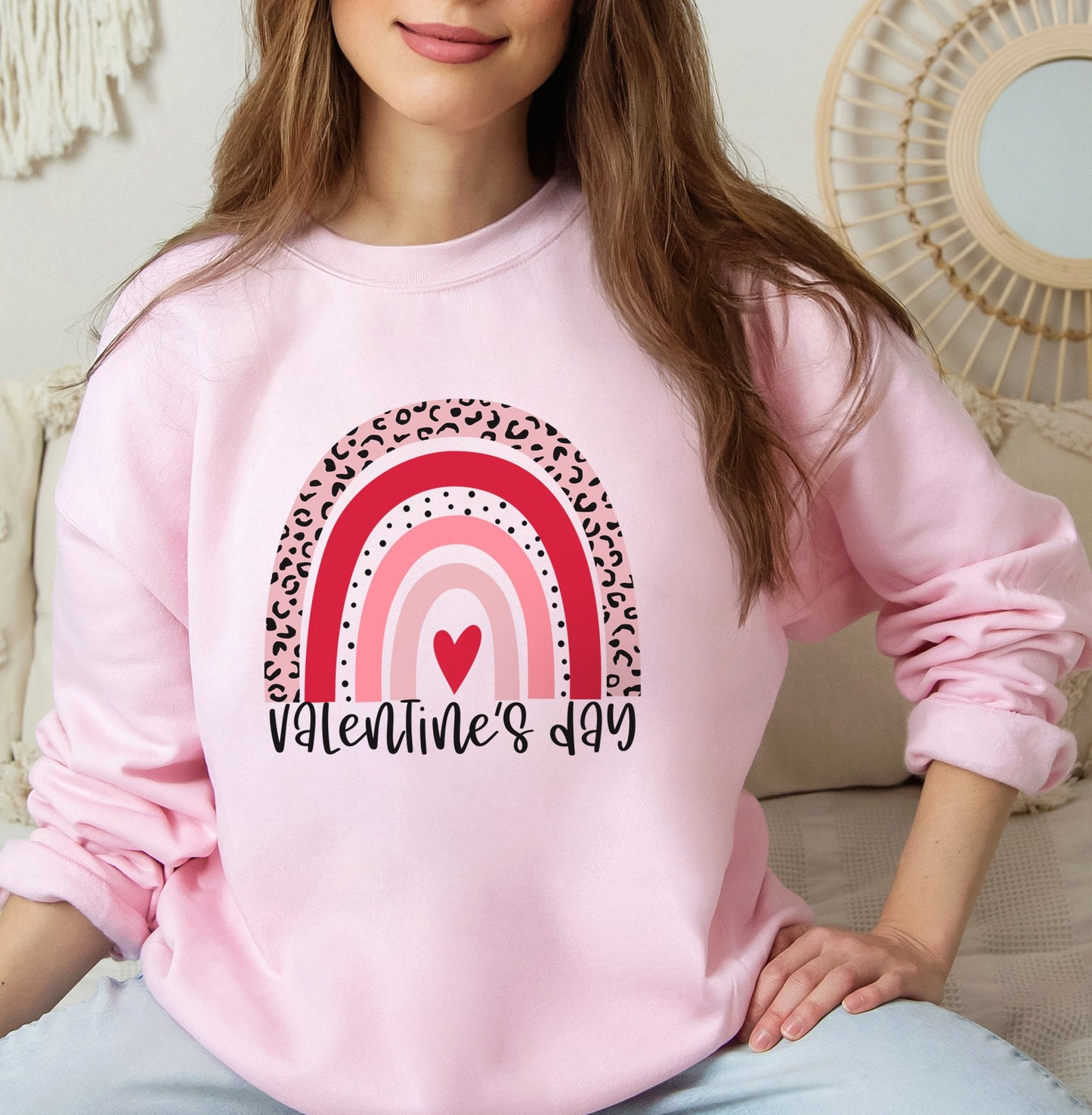 Valentinstag Regenbogen Sweatshirt, Valentinstag Geschenk Shirt mit Herz, Valentinstag Regenbogen Shirt für Frau, Herz Valentinstag Shirt