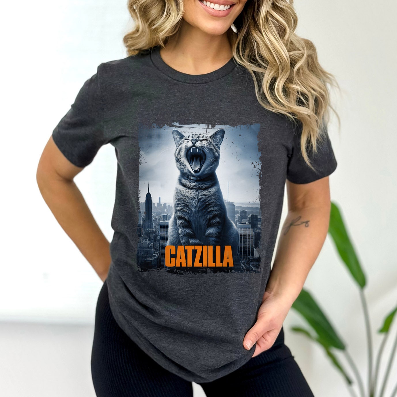 T-shirt drôle de chat Catzilla, T-shirt drôle de monstre de chat, tenue de propriétaire de chat, t-shirt cadeau amoureux des chats, t-shirt amusant de chat, t-shirt drôle de haut