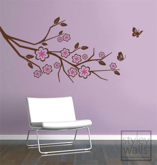 Branche de cerisier en fleurs et papillons – Sticker mural en vinyle