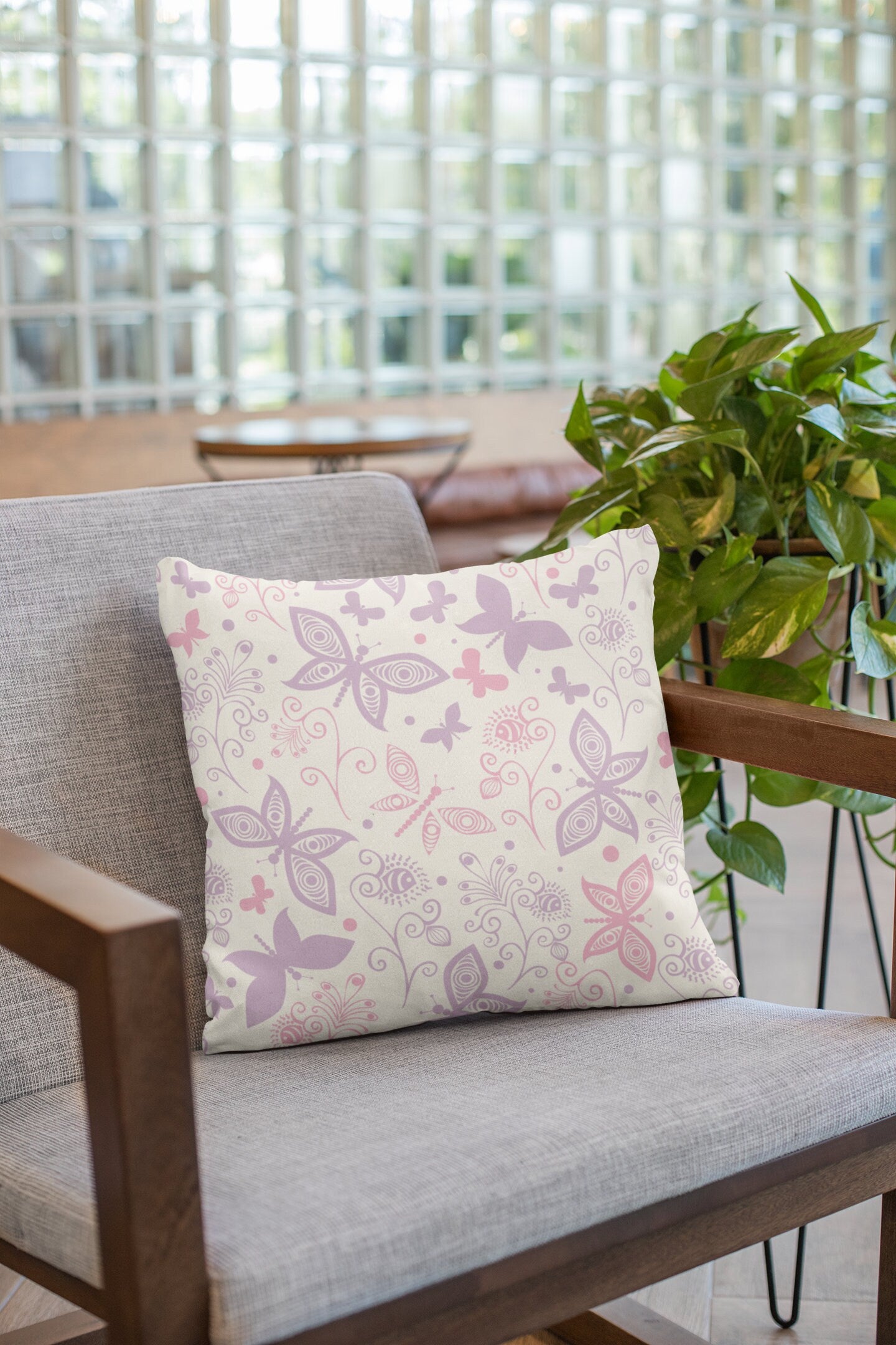 Kissen mit rosa Schmetterlingsmuster, Dekokissen fürs Kinderzimmer, quadratisches Kissen aus Polyester, Dekokissen und Kissen