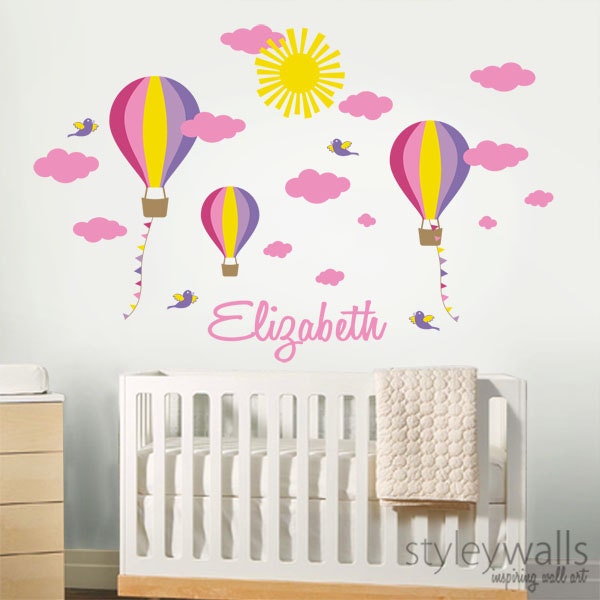 Sticker mural pour chambre d'enfant, montgolfières, autocollant mural personnalisé avec nom, décoration murale pour enfants, ballons, nuages, autocollant mural personnalisé